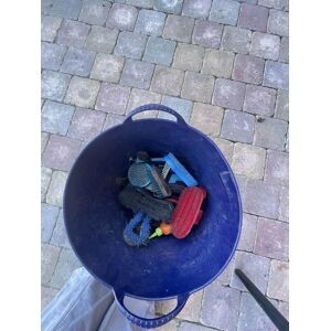 seau + lot de brosses de pansage