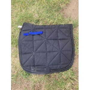 tapis noir dressage