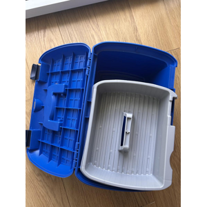 Boîte de pansage bleue