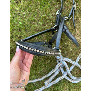 licol en cuir noir à strass