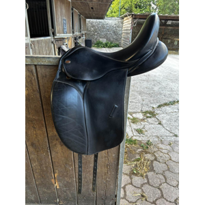selle de dressage 17 pouces
