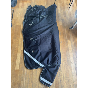 couverture HKM noir