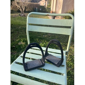 étriers compositi gris et noirs