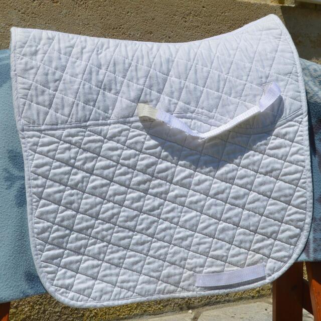 Tapis de selle dressage de forme carrée
