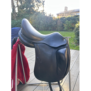 Selle de dressage noire 17,5 CWD
