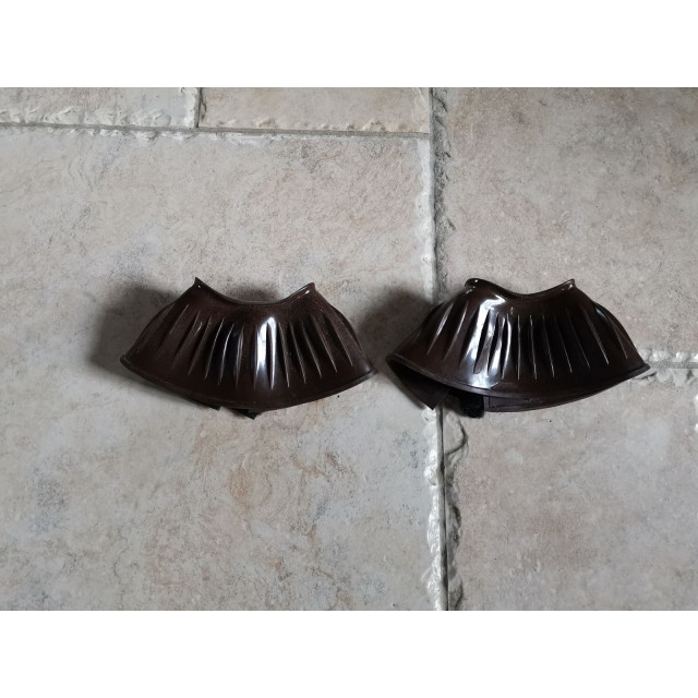 4 cloches marrons