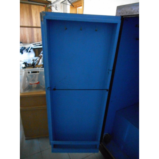 Armoire d'équitation en bois
