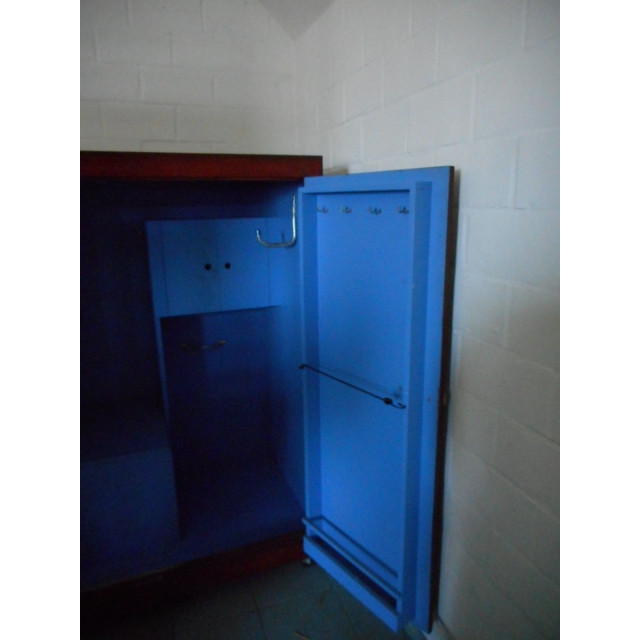 Armoire d'équitation en bois