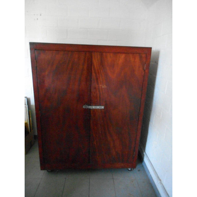 Armoire d'équitation en bois