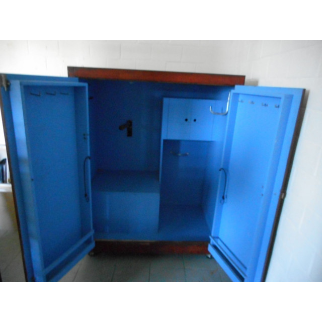 Armoire d'équitation en bois
