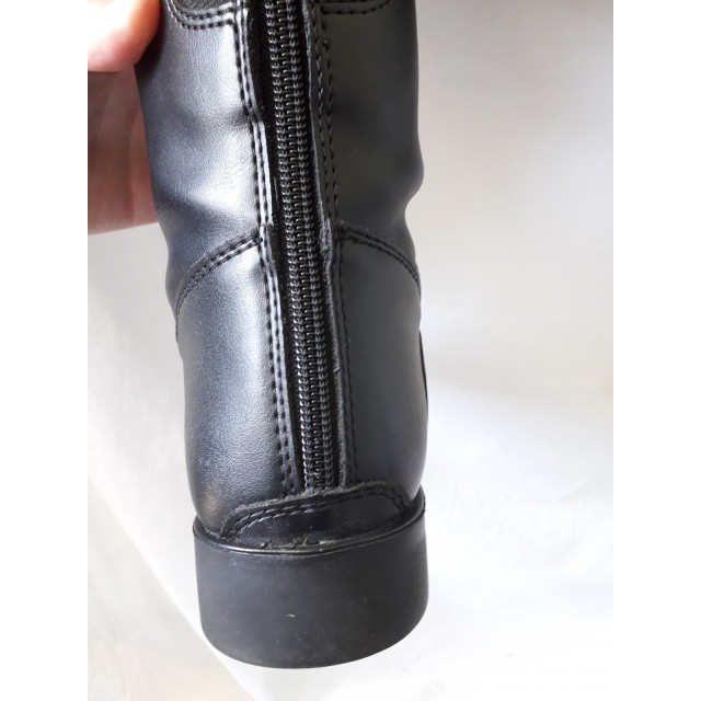 Bottes en simili-cuir noires