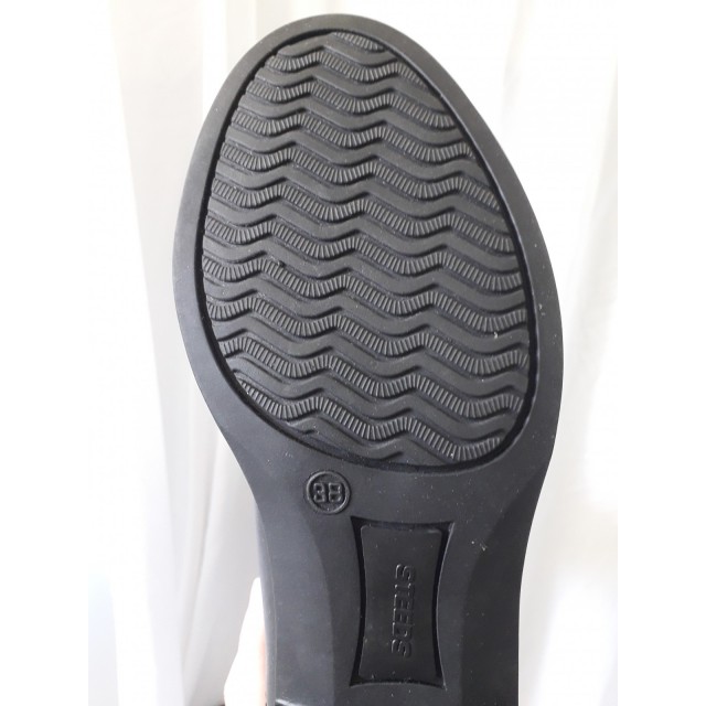 Bottes en simili-cuir noires