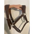 Licol marron en synthétique (effet cuir)