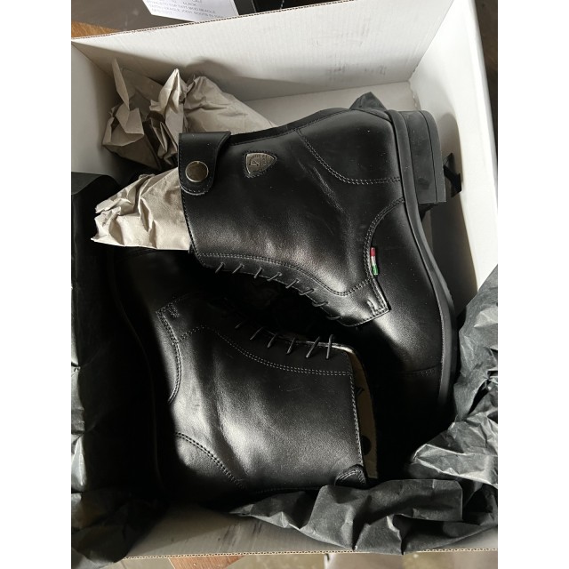 Boots tattini