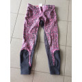 Pantalon rose est gris avec écriture Masta
