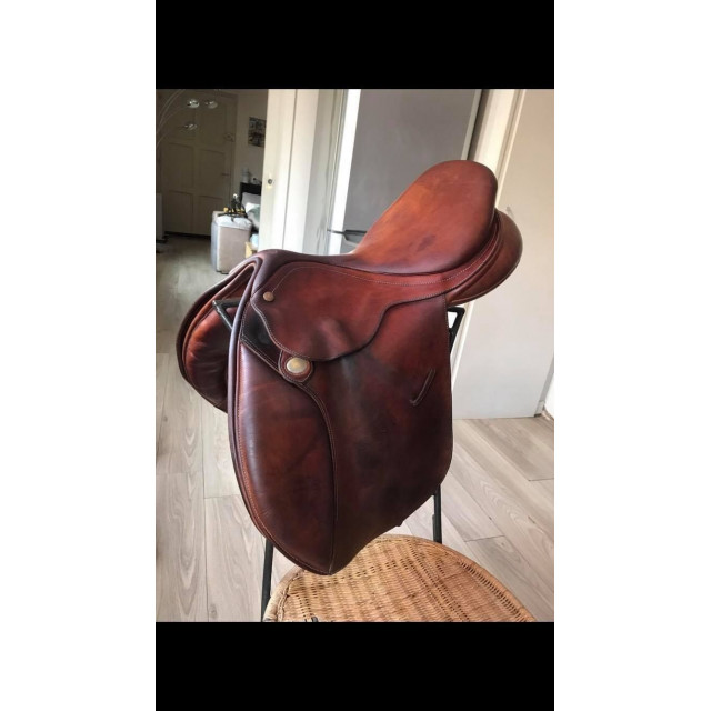 Selle Bates taille 17