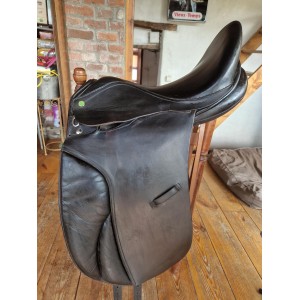 Selle dressage noire cuir 16,5
