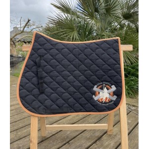 Tapis noir liseré orange