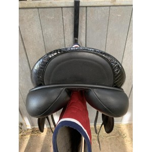 Custom saddlery Icon Flight dressage saddle