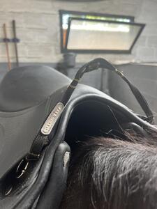 Selle 16 pouces cuir noir