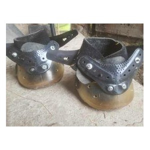 Floating boots