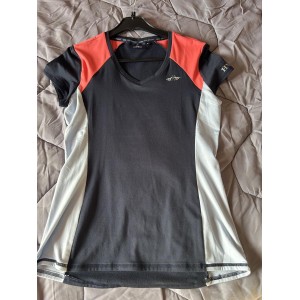 TEE SHIRT EN LYCRA HV POLO MARINE / ROUGE ET BLEU CIEL AVEC LOGO - taille M