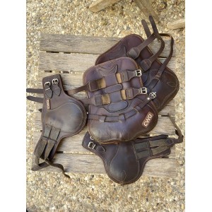 Guêtres et protèges boulets en cuir marron CWD