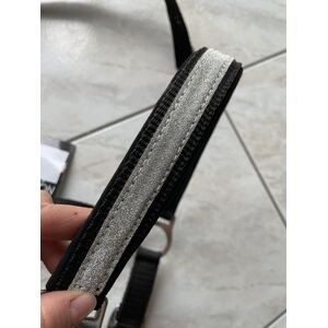 Licol noir à paillettes argentées